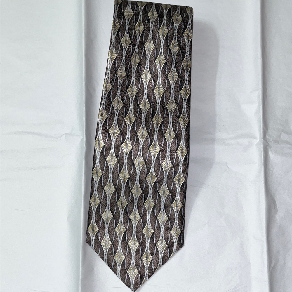 Sophisticated Patterned Men's Tie in Brown and Tan